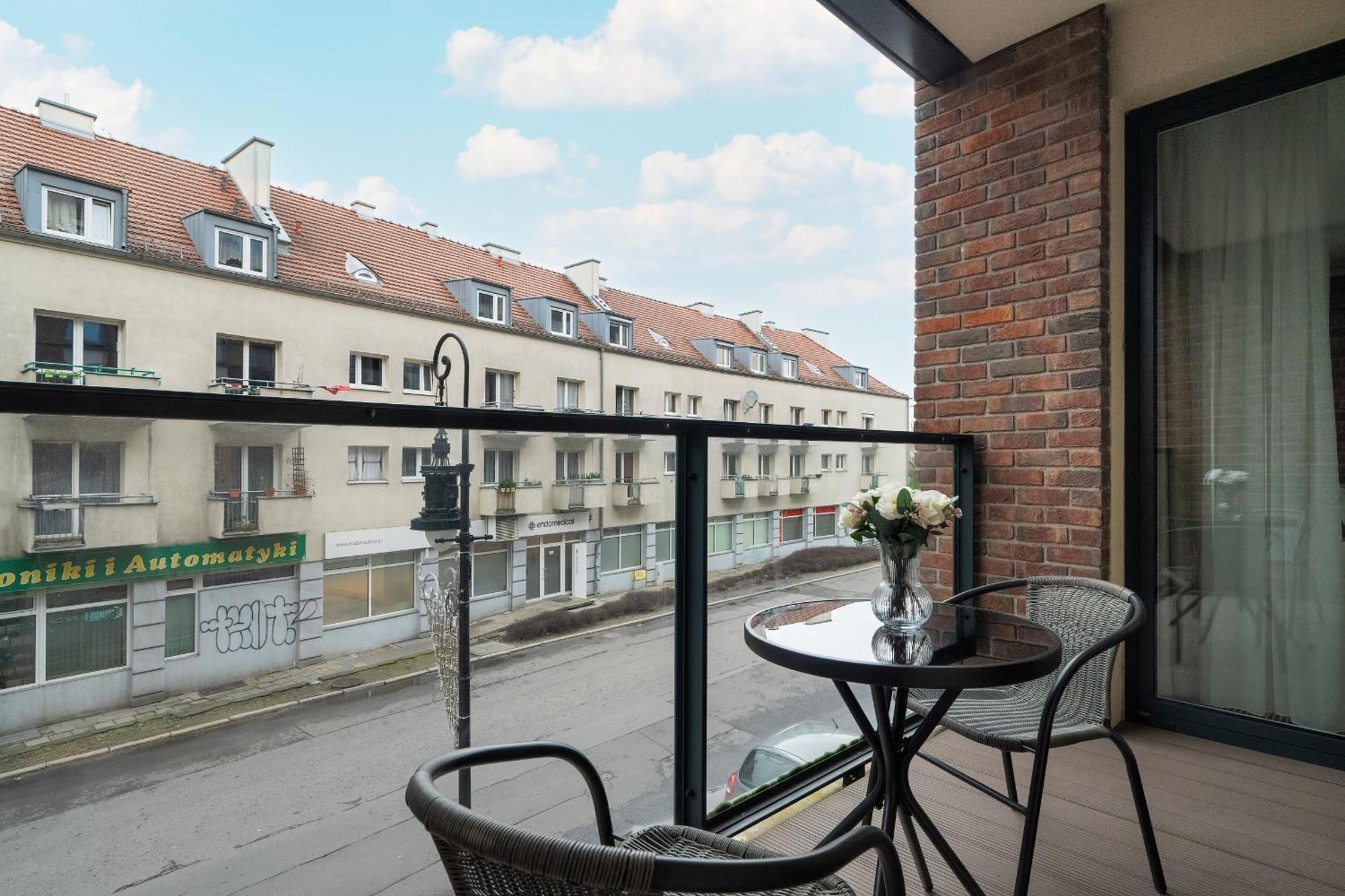 Apartment With Balcony And Free Parking In Poznan By Noclegi Renters Poznań Exterior foto