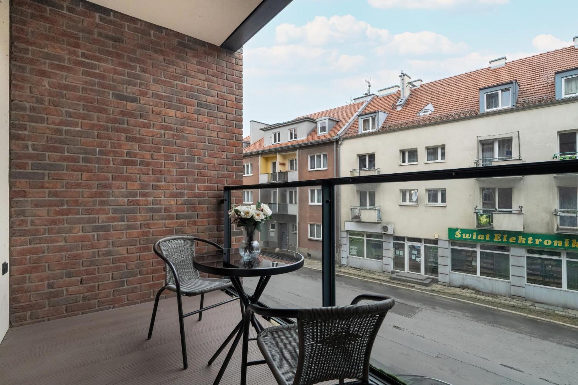 Apartment With Balcony And Free Parking In Poznan By Noclegi Renters Poznań Exterior foto